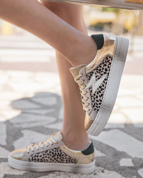 Zapatillas leopardo mujer con detalles dorados y cordones - Chrysta - Casualmode.es