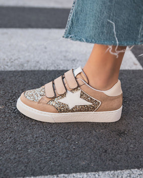 Zapatillas doradas mujer con velcro y estrella - Leila - Casualmode.es