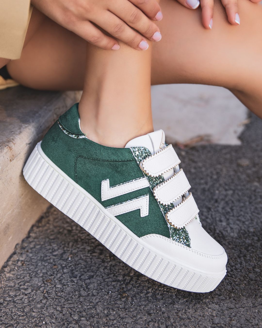 Zapatillas verdes mujer con velcro y suela gruesa - CL79 GREEN - Casualmode.es