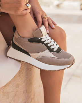 Zapatillas taupe mujer con suela gruesa y cordones - Hannah - Casualmode.es