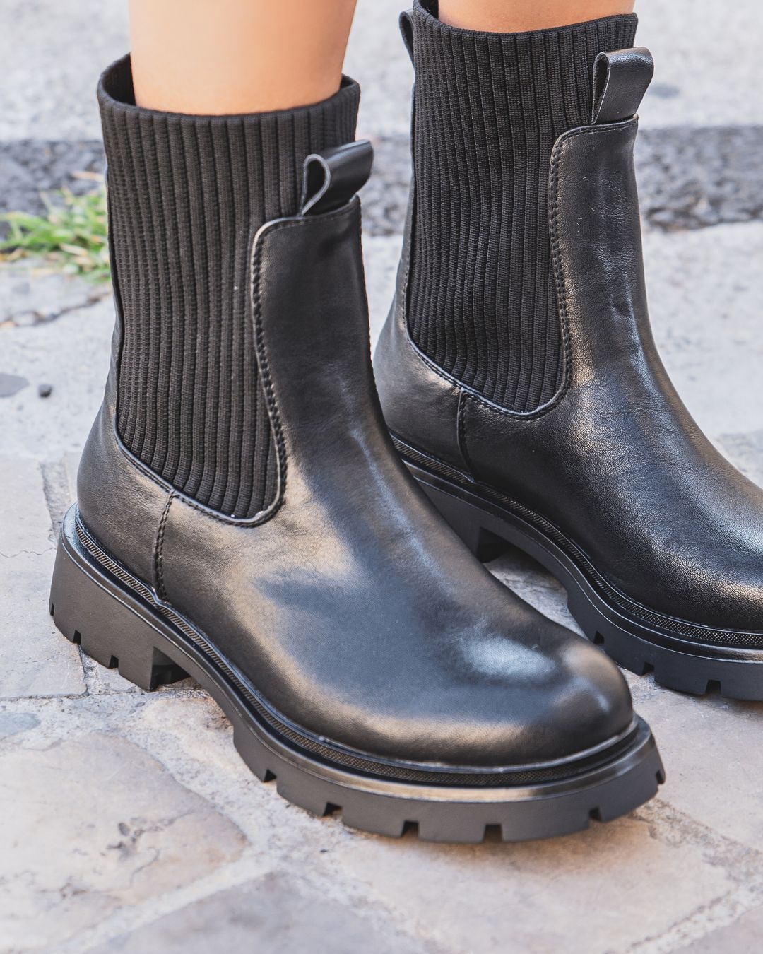 Botines negras mujer con suela dentada - Charlotte - Casualmode.es