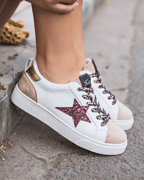 Zapatillas blancas mujer con estrella y cordones - Ingrid - Casualmode.es