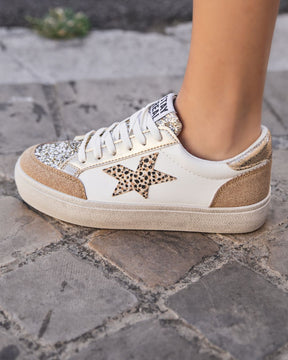 Zapatillas blancas mujer con estrella camel - Mélanie - Casualmode.es