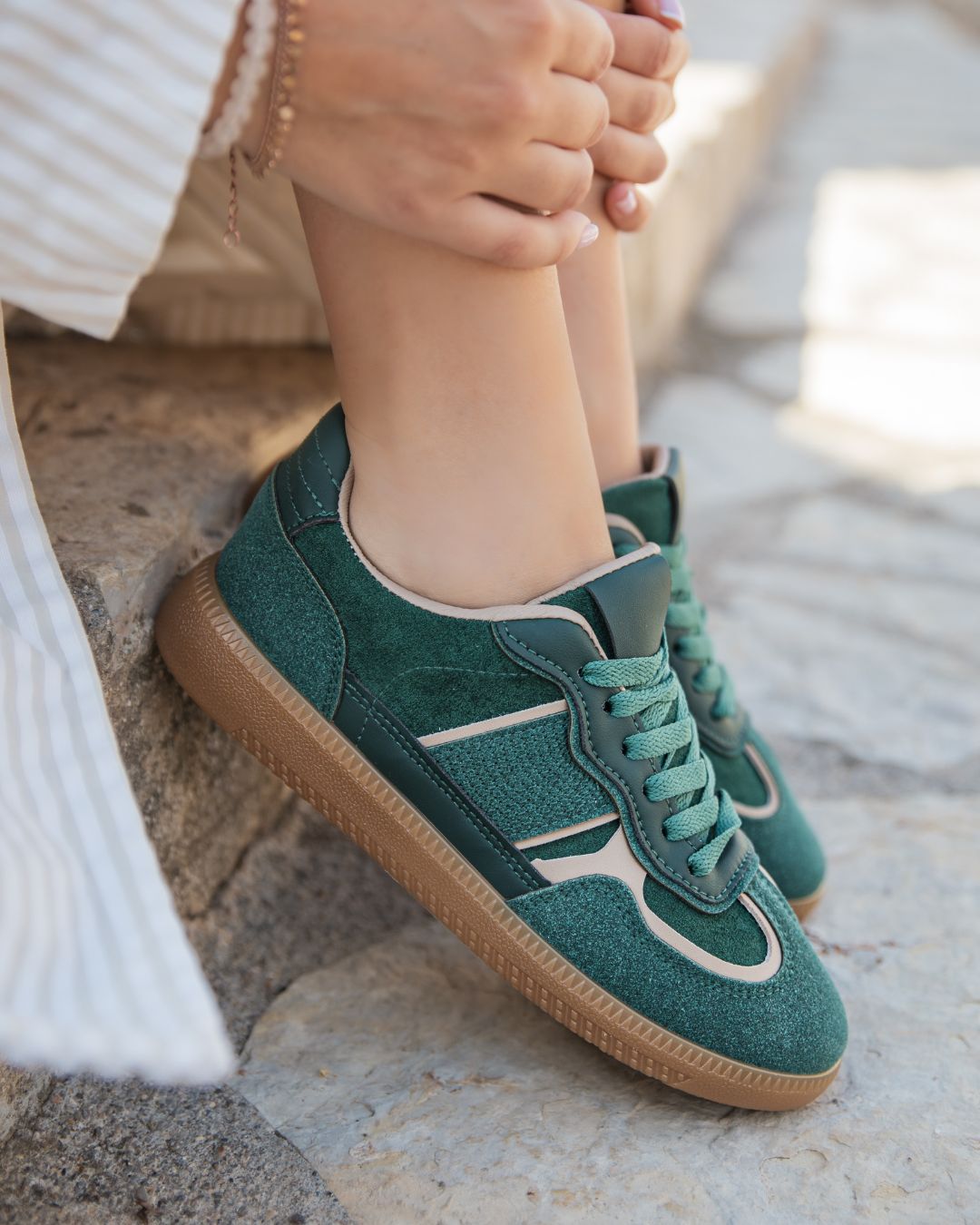 Zapatillas verdes mujer con cordones - Alessandra - Casualmode.es