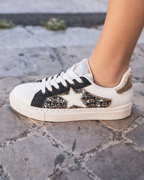 Zapatillas negras mujer con estrella blanca y cordones - Abril - Casualmode.es