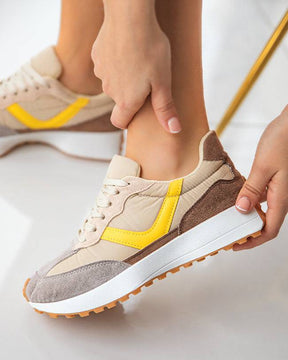 Zapatillas deportivas de mujer en color beige con cordones - Giorgia - Casualmode.es