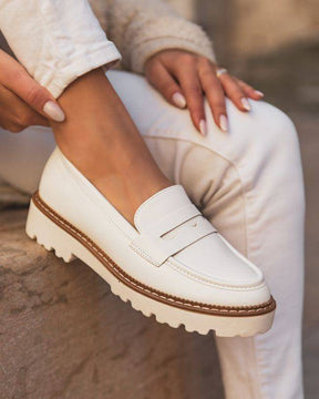 Mocasín de mujer en color blanco - Aya - Casualmode.es