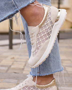 Zapatillas beige mujer con cuña y cordones - Yasmine