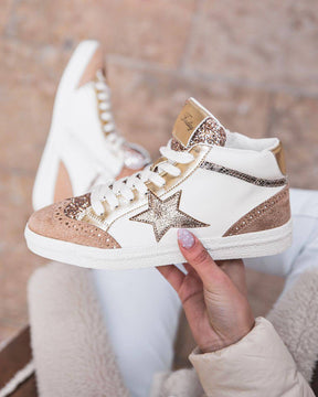 Zapatillas de mujer color camel con estrella y caña alta - Nelya - Casualmode.es