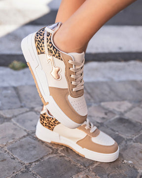 Zapatillas beige mujer con detalles dorados y leopardo - Rosalie - Casualmode.es