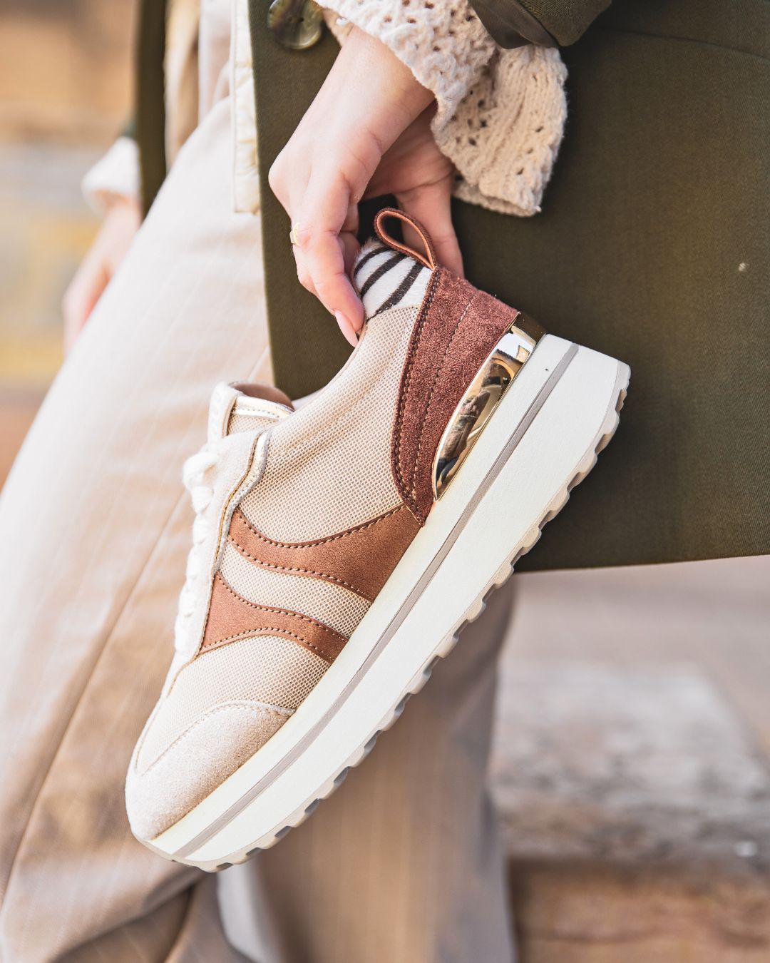 Zapatillas de mujer en color beige con cordones - Noémie - Casualmode.es